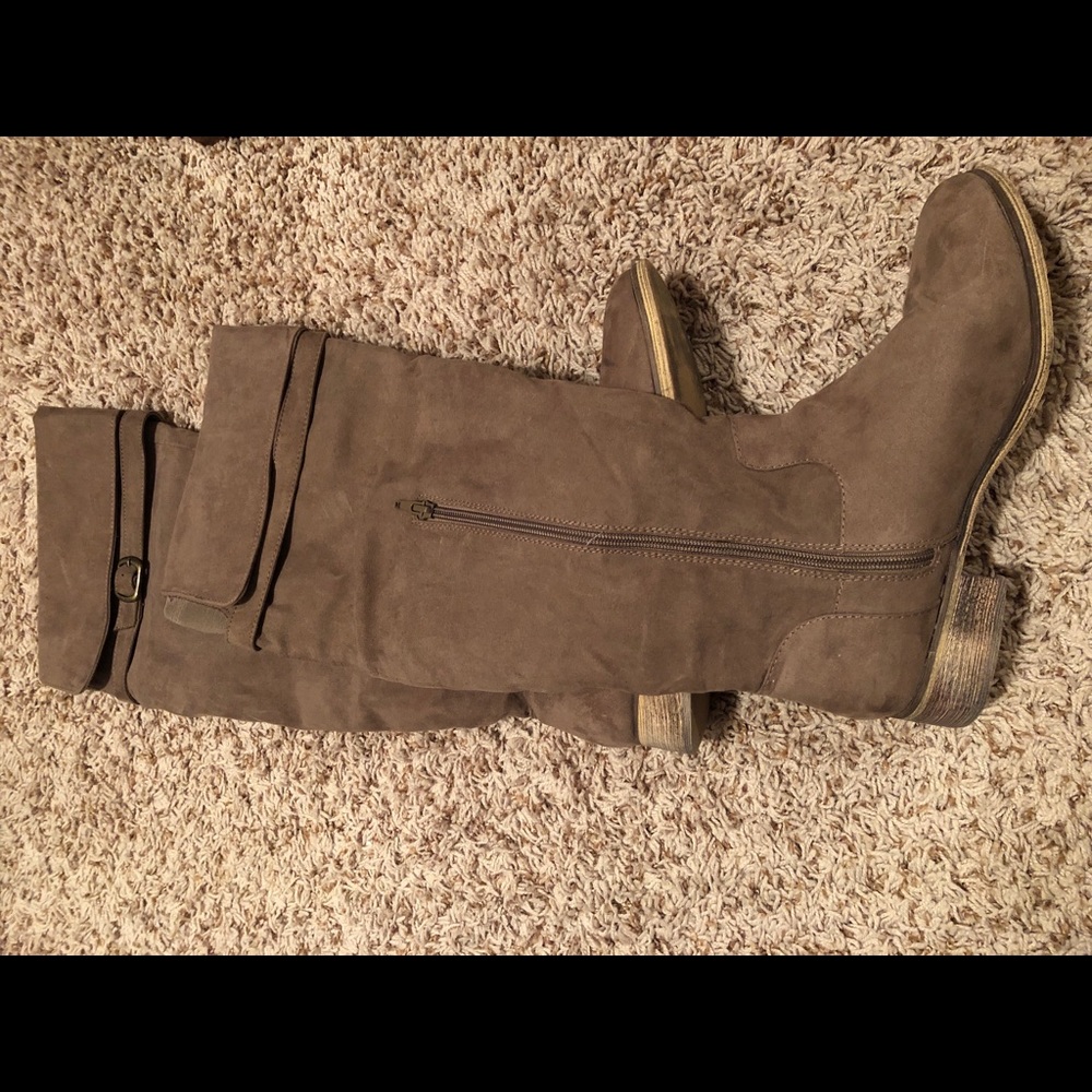 Boots - Picture 2 of 2